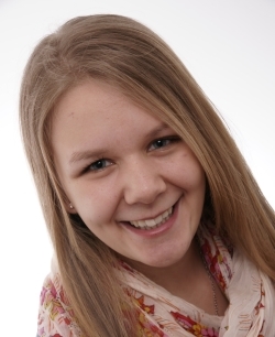 Anna Schmit setzt sich in der Jugendbewegung für eine bessere Zukunft ein. Sie ist auch aktiv in der Montagsdemo gegen Hartz IV. Sie steht auf Listenplatz 3. Anna Schmit setzt sich in der Jugendbewegung für eine bessere Zukunft ein. Sie ist auch aktiv in der Montagsdemo gegen Hartz IV. Sie steht auf Listenplatz 3.