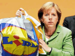 Bundeskanzlerin Angela Merkel ist stolz auf unter 3 Millionen Arbeitslose. 2010 aber gab es mit 600 Kunden bei der Wittener Tafel mehr als doppelt so viel wie 2004 bei der Einführung von Hartz IV. Wie passt das zusammen?