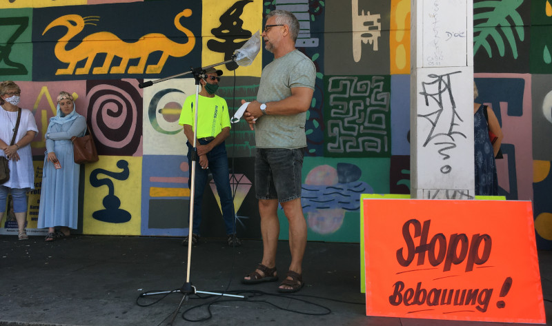 Spitzenkandidat Ratsmitglied Achim Czylwick, hier bei der Demo für einen grünen Kornmarkt am 8.8.20