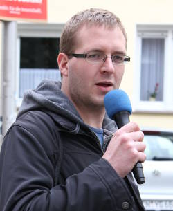 Jan Vöhringer, Moderator der Wittener Montagsdemo lädt zur gemeinsamen Feier am 7. August ab 17 Uhr am Berliner Platz ein