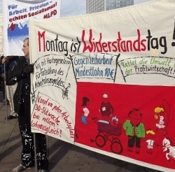 Montag ist Widerstandstag! Seit 2004 wird jedes Jahr in Berlin gegen die Hartz-Gesetze demonstriert! Montag ist Widerstandstag! Seit 2004 wird jedes Jahr in Berlin gegen die Hartz-Gesetze demonstriert!