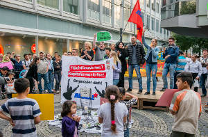 Die gesamte Montagsdemobewegung feiert in diesen Wochen ihren 13. Jahrestag. Hier ein Bild von der Montagsdemo in Gelsenkirchen