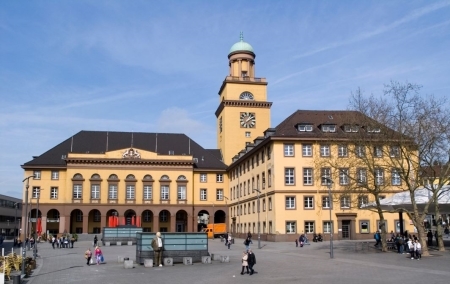 Wir dürfen gespannt sein, wie es mit der Rathaussanierung in Zukunft weitergeht. Bildquelle: www.wikipedia.de Wir dürfen gespannt sein, wie es mit der Rathaussanierung in Zukunft weitergeht. Bildquelle: www.wikipedia.de