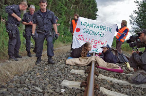 Menschen die sich für den Erhalt der Umwelt einsetzen und gegen Atomkraft protestieren, werden hier kriminialisiert. Bild von: nirgendwo.info/steinfurt