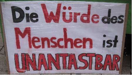 Anderen Menschen die Schuld an der Misere zu geben ist typisch für die AfD