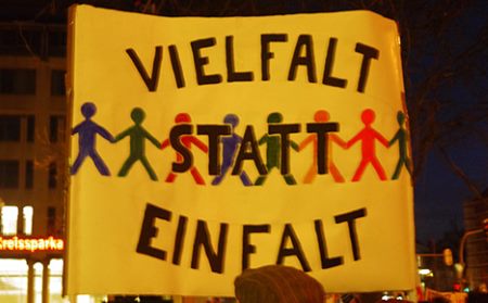 Vielfalt statt Einfalt - gerade die Migration unterschiedlichster Kulturen hat die Entwicklung von Weltstädten, die Besiedlung von Kontinenten und die Verbreitung von Wissenschaft, Schrift und Mathematik erst ermöglicht.