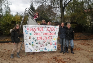 Immer wieder neue Generationen von circa 20 Kindern aus dem Bereich Bebbelsdorf/Gemeindeneck spielen hier regelmäßig seit Jahrzehnten. Wo sollen sie künftig hin? Auf den nahegelegenen Friedhof?